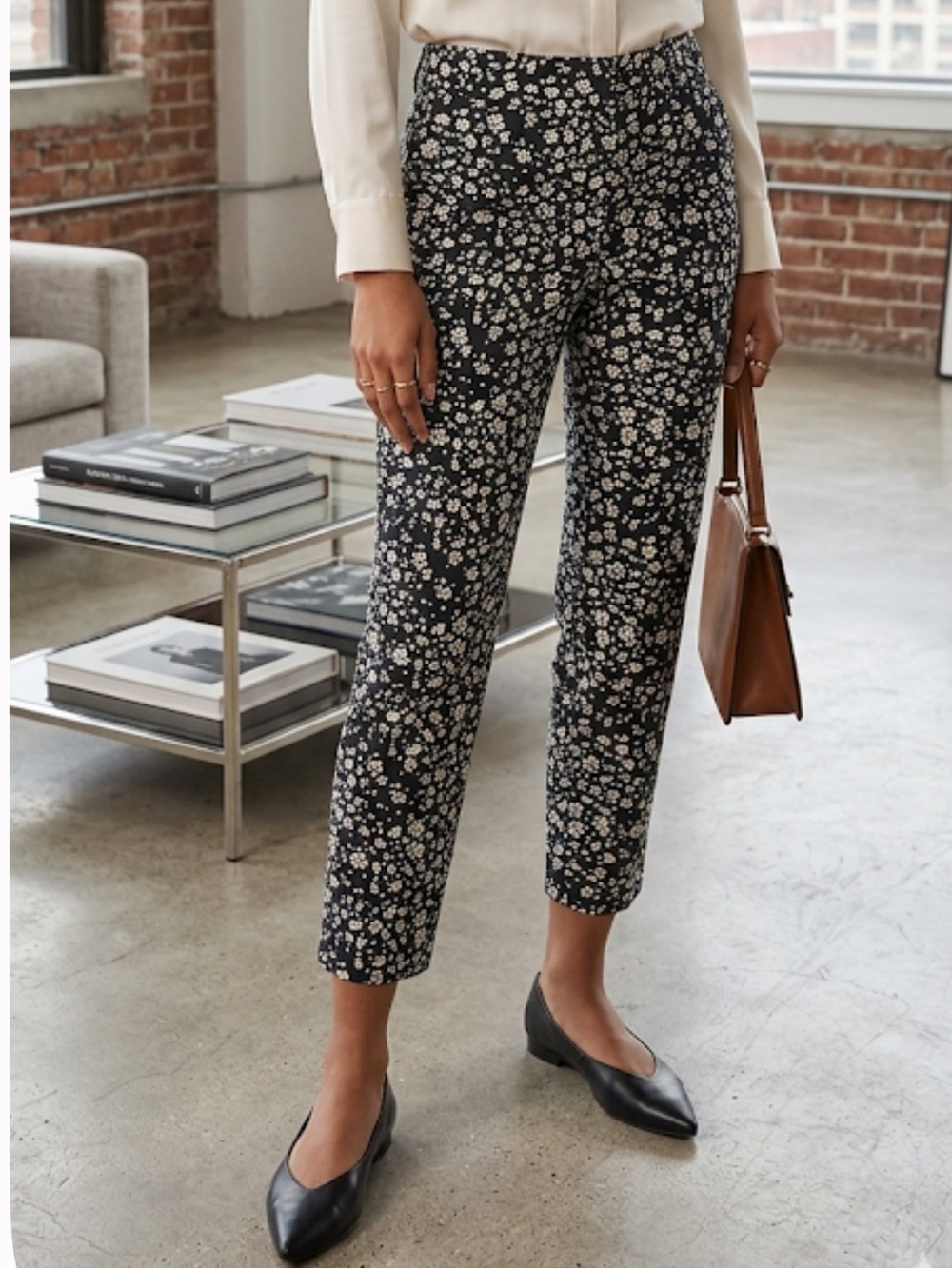 Ann Taylor Womens Black White Floral Crop Mid-Rise